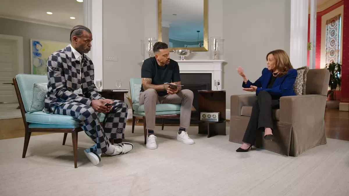 Kamala Harris chats with Stephen Jackson and Matt Barnes for their podcast, “All the Smoke.” (All the Smoke Productions)
